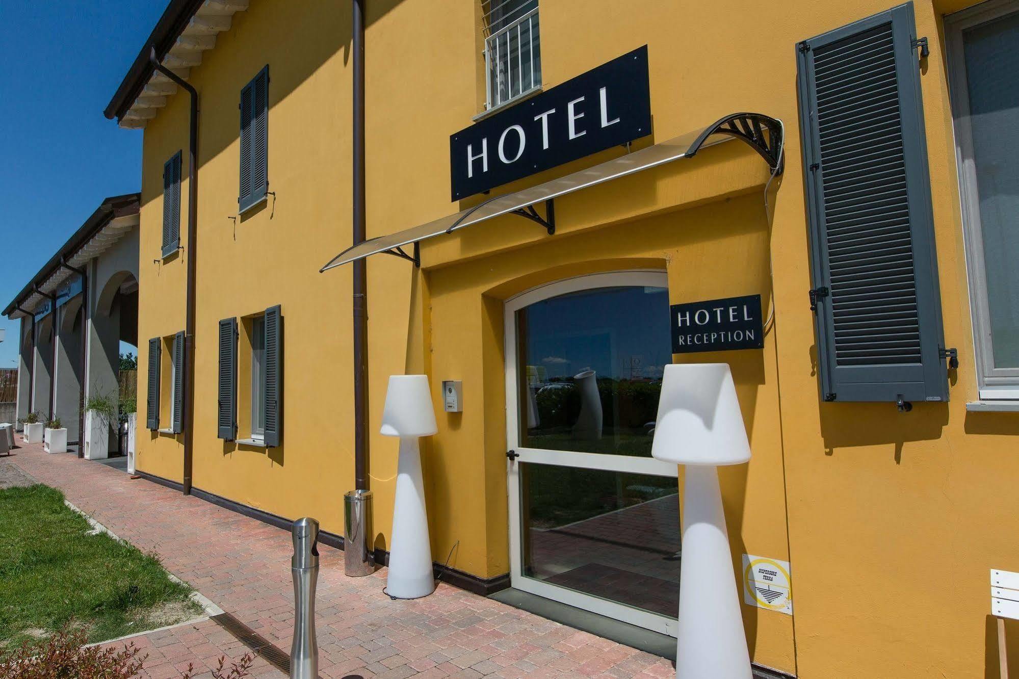 Hotel Forlanini 52 Parma Exterior foto